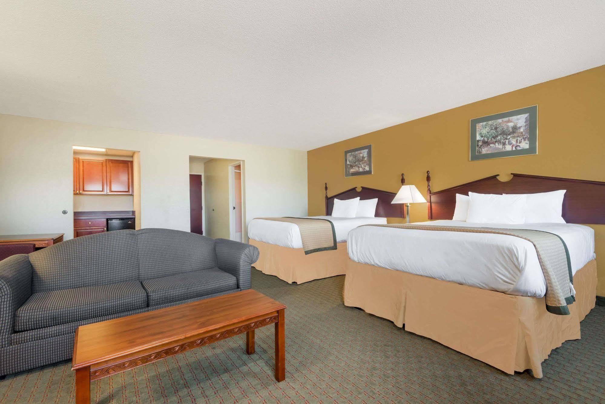 Days Inn By Wyndham Norton Extérieur photo