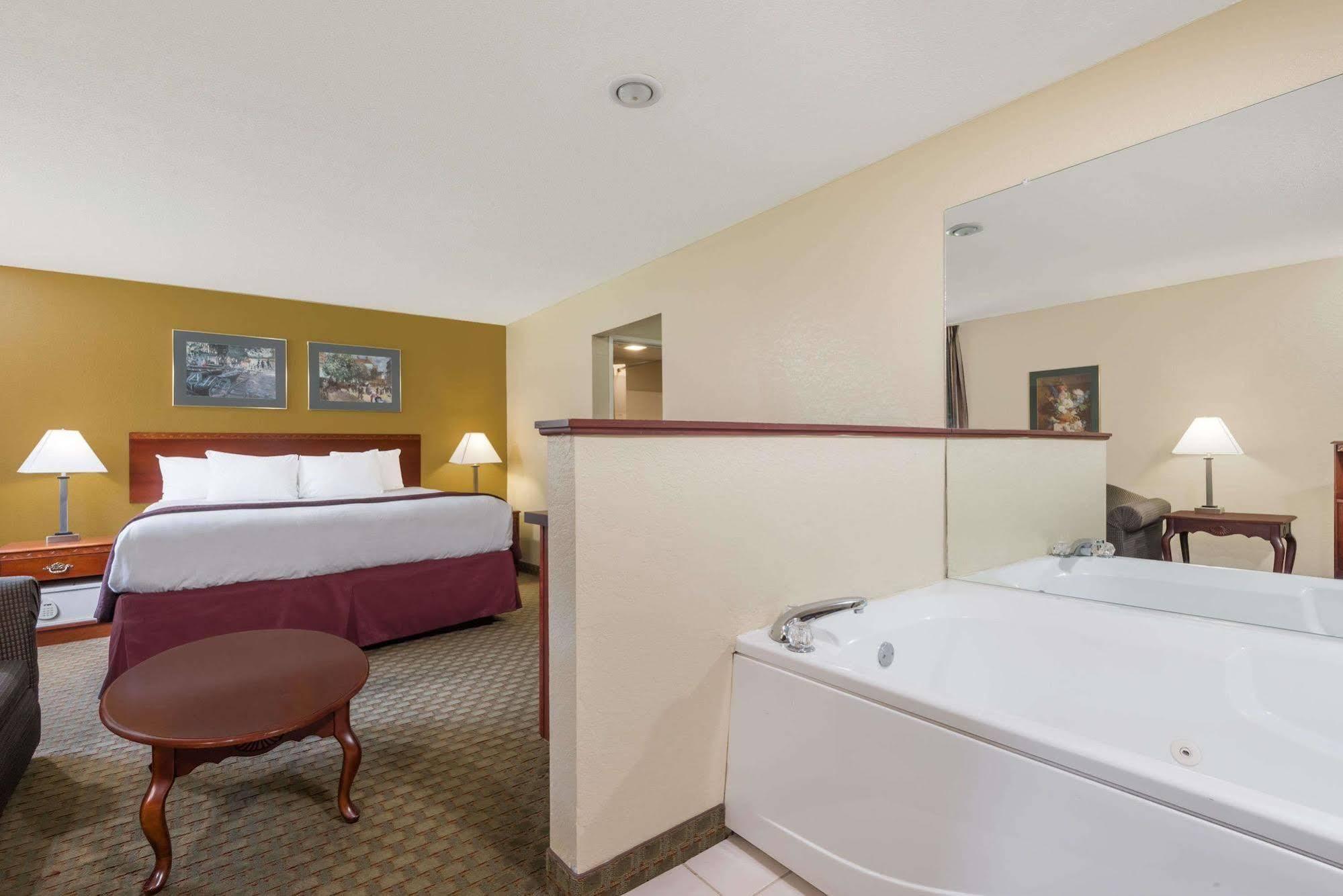 Days Inn By Wyndham Norton Extérieur photo