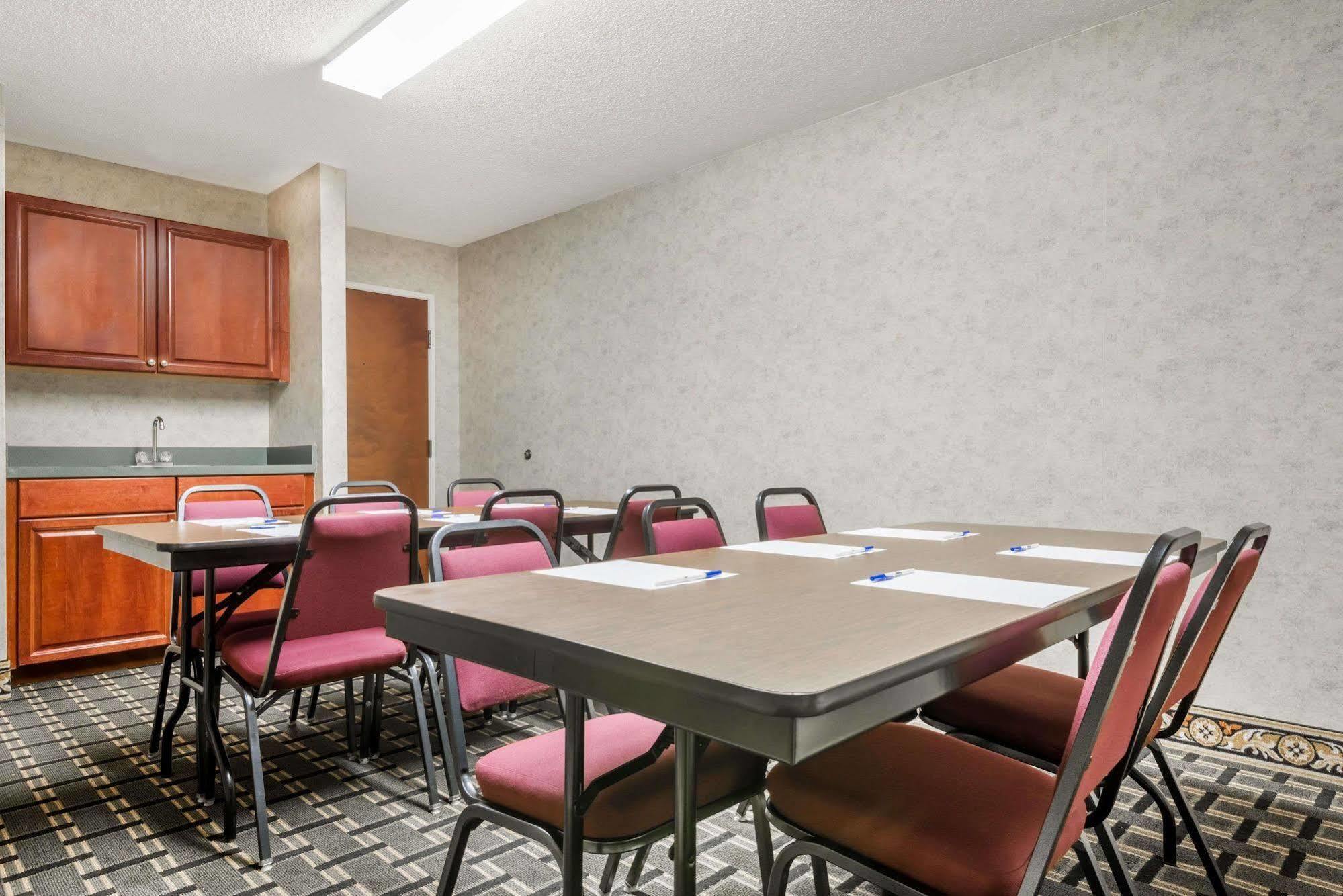 Days Inn By Wyndham Norton Extérieur photo